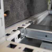 Schallgedämmter Serverschrank SCHÄFER IS-1 silenced - 43 HE - 800x1000 mm - Sichttür/Vollblechtür - Sockel - grau