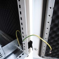 Schallgedämmter Serverschrank SCHÄFER IS-1 silenced - 43 HE - BxT 800x1000 mm - Sichttür - Vollblechtür - Sockel - 4 Silent-Ventilatoren - lichtgrau