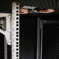Schallgedämmter Serverschrank SILENCE RACK - 24 HE - 2 SILENT-Lüfter - 800 x 800 mm - Sichttür - Vollblechtür - lichtgrau