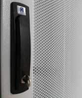 Perforierte Tür mit 80% Luftdurchlass für SZB IT Rack mit 42 HE x 600 mm Breite - 3-Punkt-Schliessung - lichtgrau
