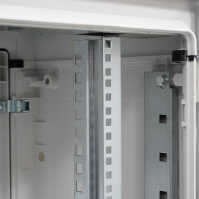 19"-Outdoor-Netzwerkschrank SCHNEIDER ELECTRIC - Polyester - 12 HE - BT 750x620 mm - Geschlossene Tür - IP54 - lichtgrau