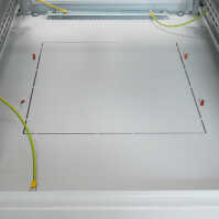 Kleiner 19"-Netzwerkschrank SZB IT - 18 HE - 600 x 600mm - Glastür - Rückwand - lichtgrau