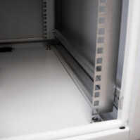 19"-Schrank RESISTER RACK aktiv - erhöhter Staubschutz IP50 - 15 HE - Glastür - BxT 600x800mm - Aktiv-Lüfter - lichtgrau