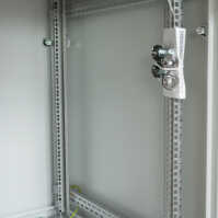 Kleiner 19"-Netzwerkschrank SZB IT - 18 HE - 600 x 800mm - Glastür - Rückwand - lichtgrau