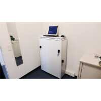 Schmaler Sicherheits-Serverschrank SR1200 L - schallgedämmt - Tiefe 1000 mm - inkl. 2 Lüfter - für SoHo, Praxis, Kanzlei - reinweiss