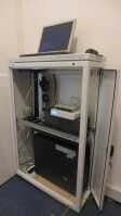 Schmaler Sicherheits-Serverschrank SR1200 L - schallgedämmt - Tiefe 1000 mm - inkl. 2 Lüfter - für SoHo, Praxis, Kanzlei - reinweiss