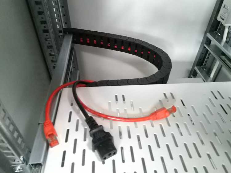 Kabelträger-Gelenkkette für Auszüge - 500 mm Länge - 15x30 mm für bis zu 10 Kabel