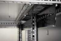 19"-Serverschrank VX IT von RITTAL - 42 HE - 800x1000 mm - perforierte Türen - Seitenwände - Sockel - Zubehör - lichtgrau