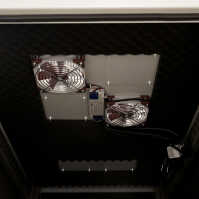 Schallgedämmter Serverschrank SILENCE RACK - 42 HE - 4 SILENT-Lüfter - 600 x 1.200 mm - Sichttür - Vollblechtür - lichtgrau