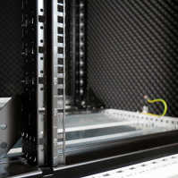 Schallgedämmter 19"-Serverschrank VX IT Rack RITTAL - bis 85% silenced - 24 HE - BxT 800x800 mm - Sicht-/Vollblechtür - lichtgrau