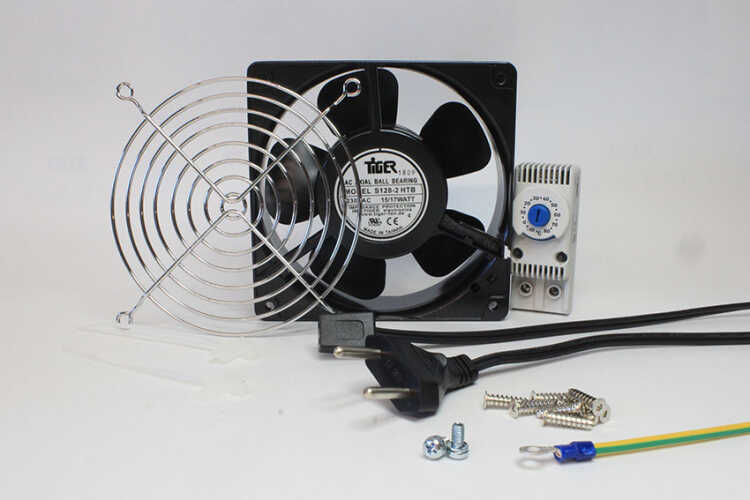 Komplettset Netzwerkschranklüfter - 1 Ventilator, Schutzgitter, Leitungen, Thermostat, Schrauben - 156 m³/h Luftdurchsatz