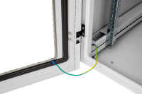 19"-Serverschrank/Netzwerkschrank RIE von TRITON mit Cosmotec/STULZ Kühlgerät - Kühlleistung 300 - 5600 W - Schutzgrad IP54 - 27 HE - BxT 600 x 800 mm - Sichttür - Rückwand - lichtgrau