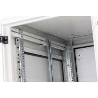 19"-Netzwerkschrank RIE von TRITON mit Cosmotec/STULZ Kühlgerät - Kühlleistung 300 - 5600 W - Schutzgrad IP54 - 32 HE - BxT 600 x 600 mm - Sichttür - Rückwand - lichtgrau