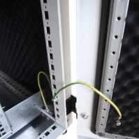 Schallgedämmter Serverschrank SCHÄFER IS-1 silenced - 43 HE - BxT 800x1200 mm - Sichttür - Vollblechtür - Sockel - 4 Silent-Ventilatoren - lichtgrau