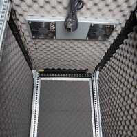 Schallgedämmter Serverschrank SCHÄFER IS-1 silenced - 43 HE - BxT 600x1200 mm - Sichttür - Vollblechtür - Sockel - 4 Silent-Ventilatoren - schwarz