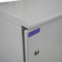 19"-Netzwerkschrank RESISTER Pro mit Regendach - IP66 für Outdoor + Industrie - Vollblechtür - 12 HE - 600x600 mm - lichtgrau