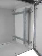 19"-Netzwerkschrank RESISTER Pro mit Regendach und Sockel - IP66 für Outdoor + Industrie - Sichttür - 12 HE - 600x600 mm - lichtgrau