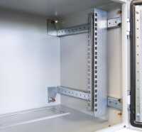19"-Serverschrank RESISTER Pro mit Kühlgerät - Kühlleistung konfigurierbar 300 bis 900 W - IP54/55 für Outdoor + Industrie - Vollblechtür - 16 HE - 600x600 mm - lichtgrau