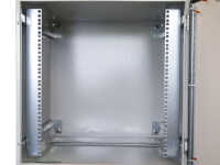 19"-Serverschrank RESISTER Pro mit Kühlgerät - Kühlleistung konfigurierbar 300 bis 900 W - IP54/55 für Outdoor + Industrie - Vollblechtür - 16 HE - 600x600 mm - lichtgrau